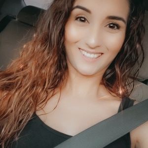 Meet your Posher, Deyanira